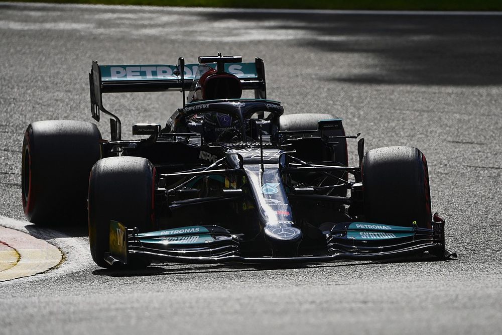 Hamilton avverte: "All'Eau Rouge l'asfalto è molto rovinato"