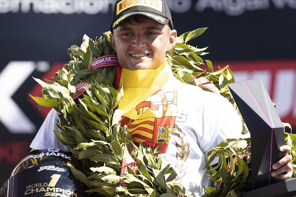 Juara WSSP300, Adrian Huertas Promosi ke WSSP bersama MTM Kawasaki