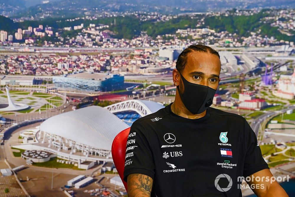 Hamilton: Továbbra is keresni fogjuk a szabálykönyv adta kiskapukat