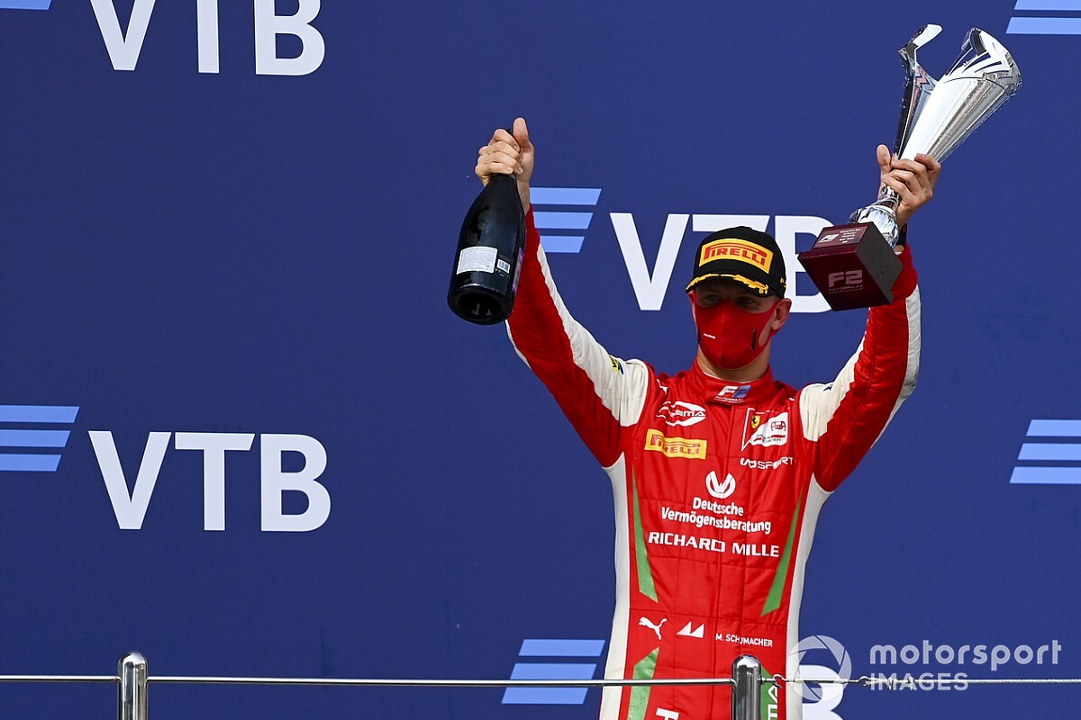 F2, Sochi: Mick Schumacher gana y es más líder
