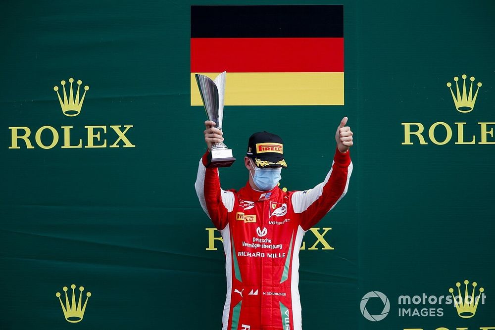 Veszélyben Schumacher győzelme?