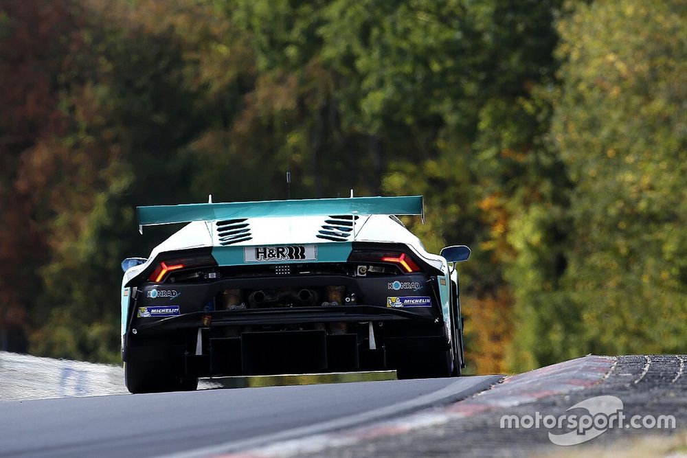 24h Nurburgring: la pioggia congela la classifica in Q3