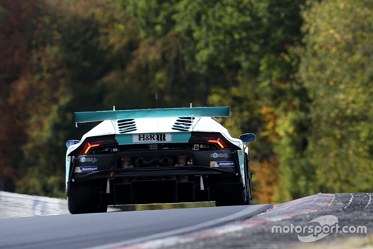 24h Nurburgring: la pioggia congela la classifica in Q3