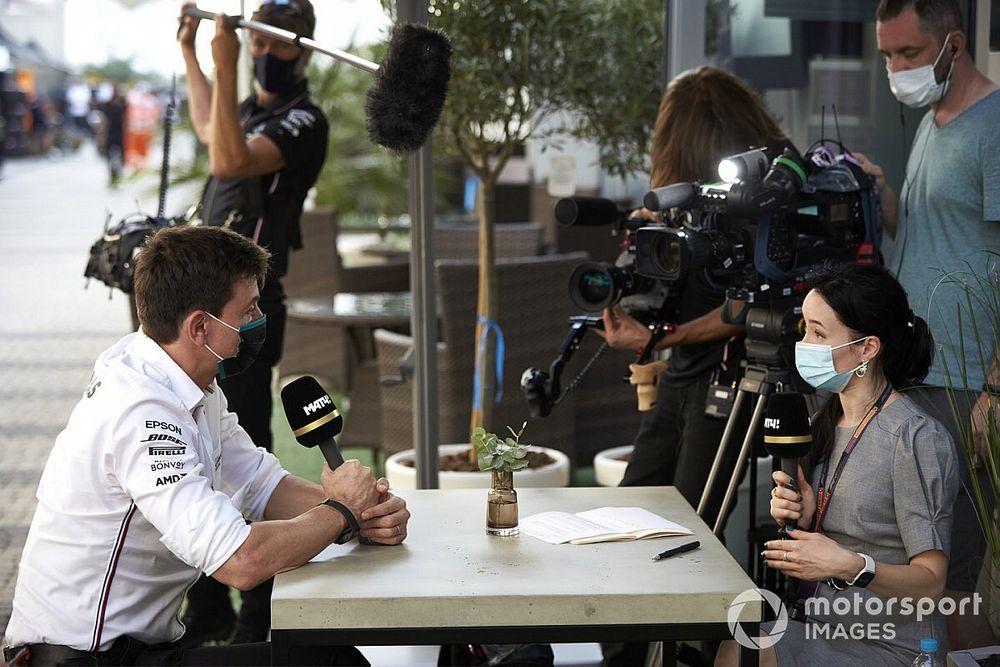 Hamilton, Wolff'un takımda kalmasını istiyor