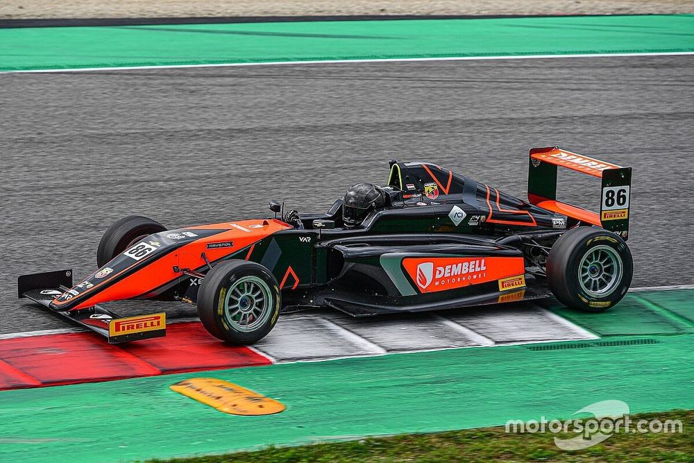 Bence Válint si unisce alla VAR per la sua seconda stagione di F4