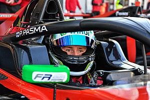 Petecof penalizzato, Pasma in pole anche in gara 1
