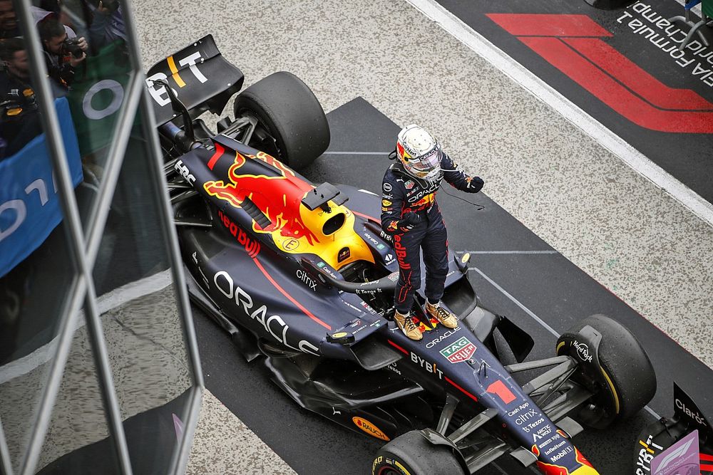 Max Verstappen, Red Bull Racing RB18, 1st position, arrives in Parc Ferme
