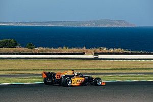 Phillip Island S5000: Macrow controls Race 2