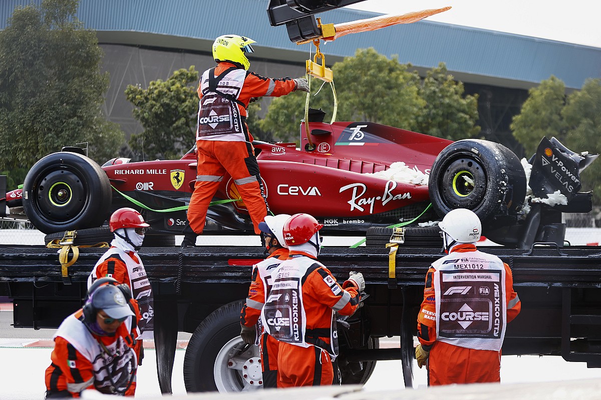 Leclerc crasht in tweede F1training Mexico, Verstappen P6 na bandentest