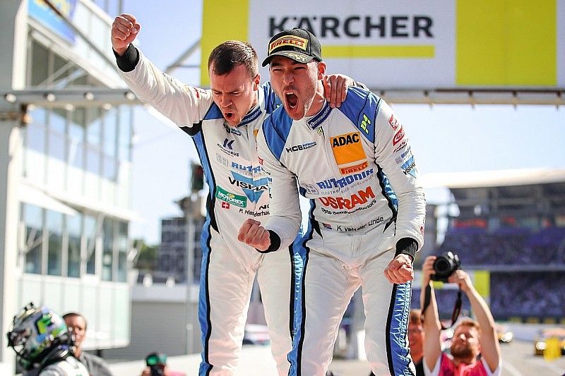 Patric Niederhauser, Kelvin van der Linde, ADAC GT Masters 2019 champions