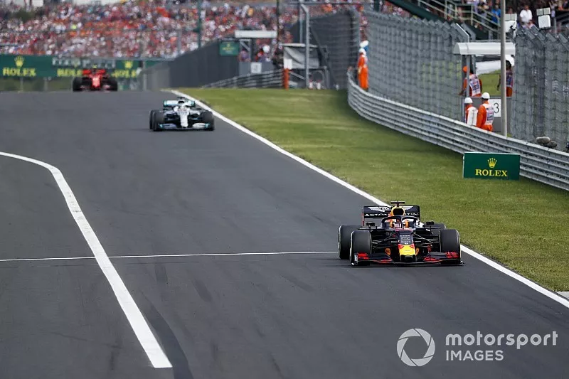 Max Verstappen, Red Bull Racing RB15, Lewis Hamilton, Mercedes AMG F1 W10