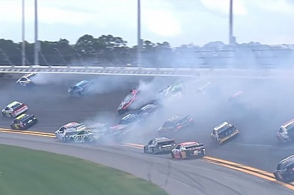 Prova em Daytona é marcada por raios, big one e zebra