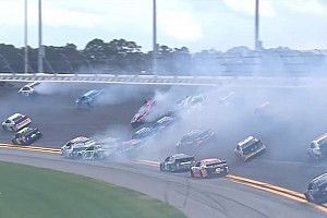 Prova em Daytona é marcada por raios, big one e zebra