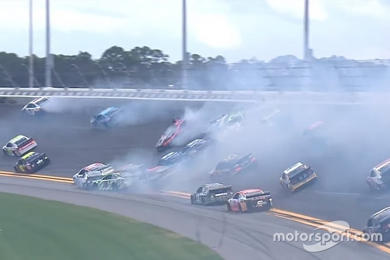 Prova em Daytona é marcada por raios, big one e zebra