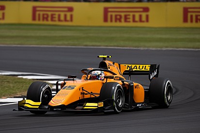 Silverstone, F2: Aitken regola Deletraz e si impone nella Sprint Race