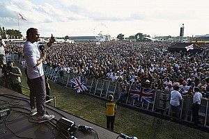 Hamilton reinforces calls for F1 fans to avoid British GP