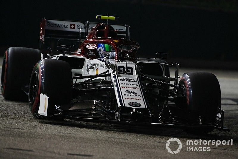 Giovinazzi penalised for crane incident