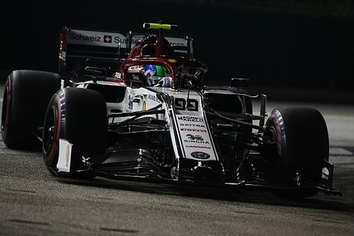 Giovinazzi sancionado por poner en peligro a los oficiales