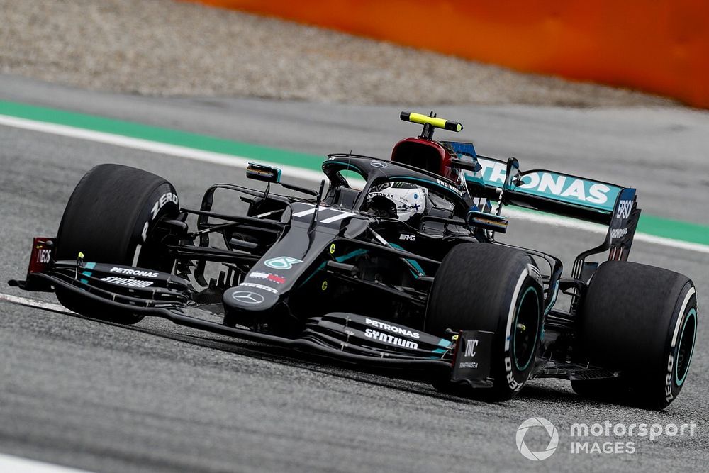 Így mutat a pályán a Mercedes fekete F1-es festése