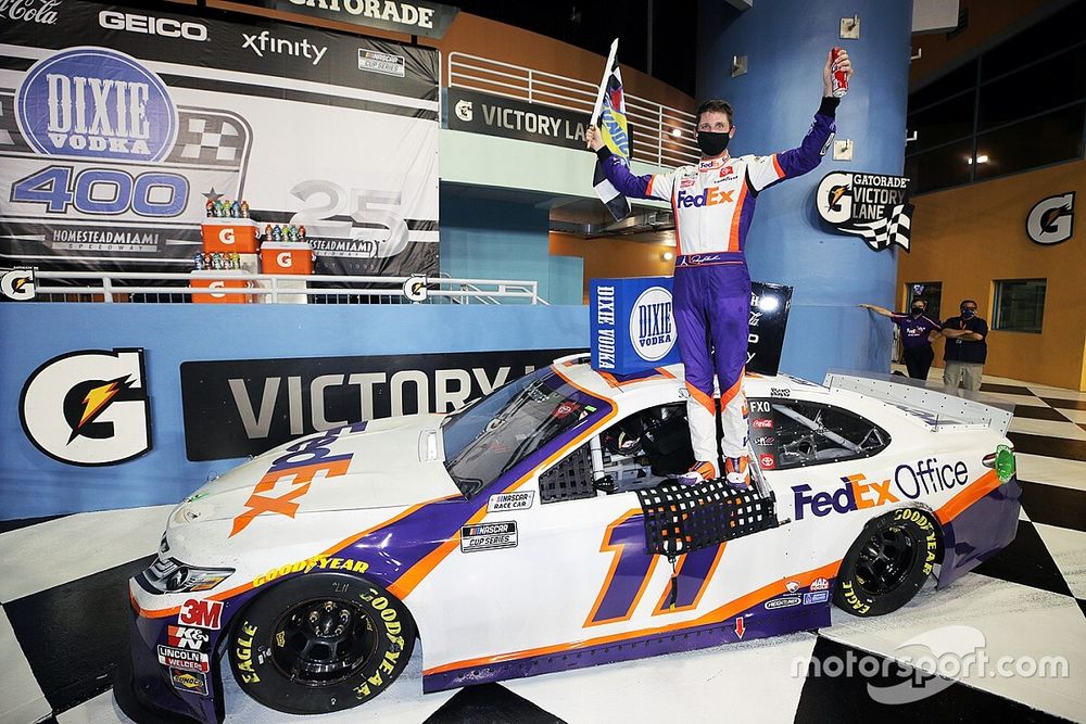 Hamlin dominó en una larga carrera en Miami