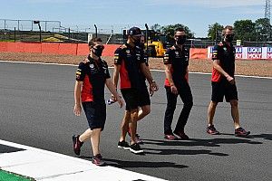 Red Bull pilotları, aracın hissiyatından memnun