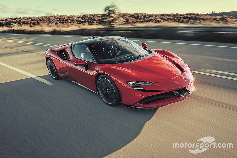 Ferrari: Leclerc sulla SF90 nel film remake di Lelouch