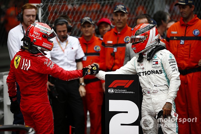 Hamilton, vagy Vettel nyerné a Mercedes házi csatáját?