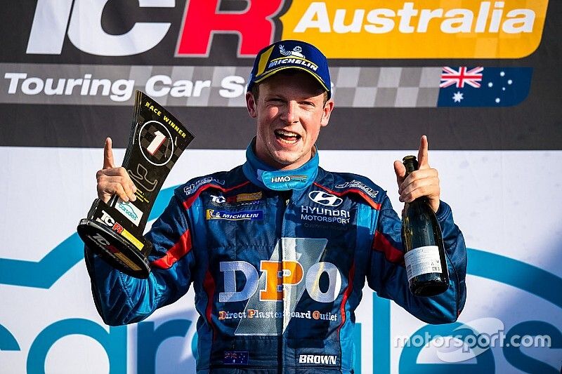 TCR champion Brown signs up for ARG eSport Cup