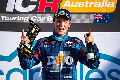 TCR champion Brown signs up for ARG eSport Cup