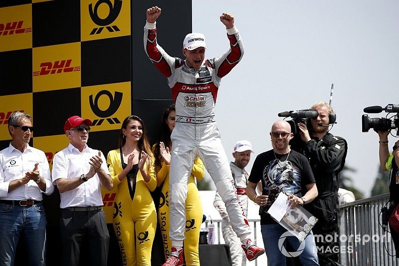 Podio: ganador de la carrera Nico Müller, Audi Sport Team Abt Sportsline