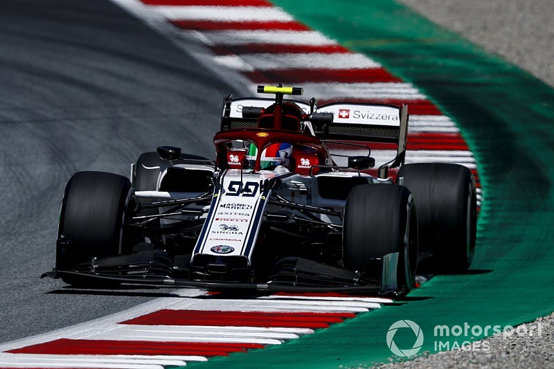 Primo punto per Giovinazzi in F1: "Meritato. Perez mi ha pressato tutto il tempo!"