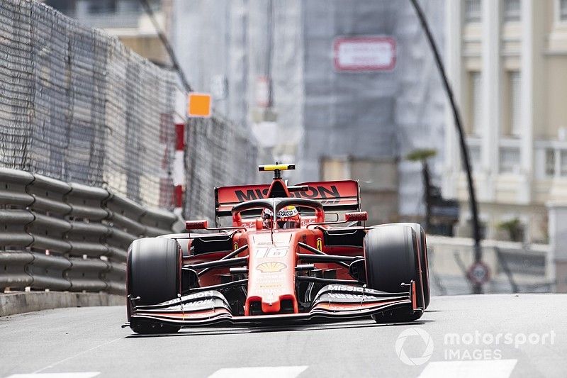 Leclerc snelste in laatste training Monaco, crash voor Vettel