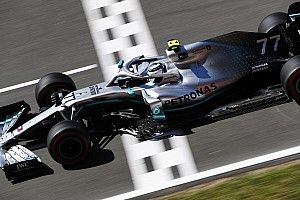 Bottas zet Mercedes op pole, Verstappen vierde in Barcelona