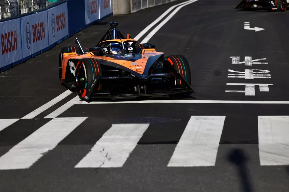 Sam Bird, NEOM McLaren Formula E Team, e-4ORCE 04