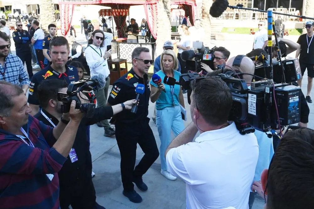 Christian Horner (directeur de Red Bull) dans le paddock de Bahre&iuml;n