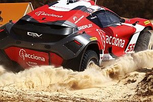 Сайнс попросил у Extreme E скидку на возраст. И на размер