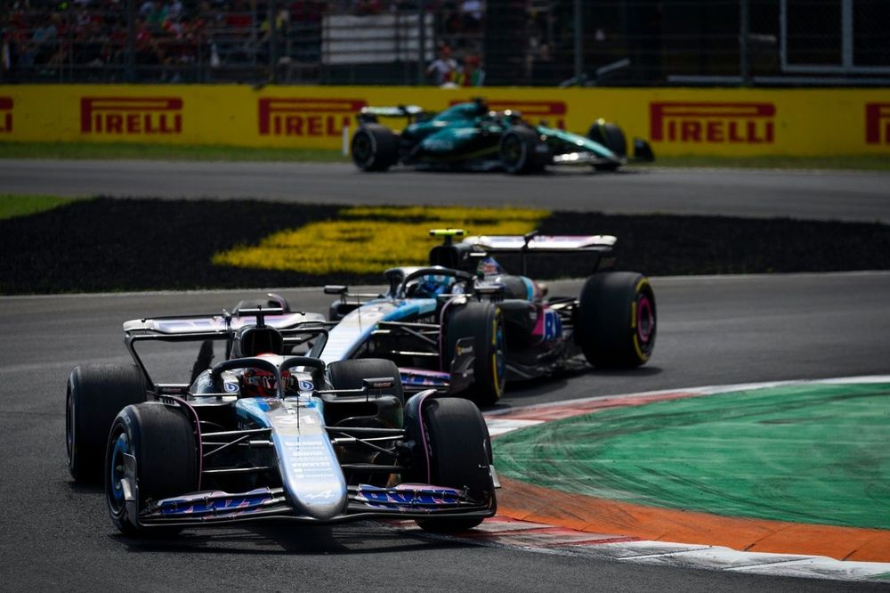 Esteban Ocon, Alpine A524, Pierre Gasly, Alpine A524