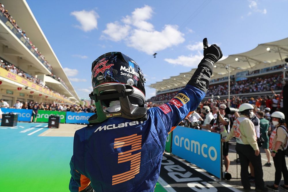 Daniel Ricciardo, McLaren, in Parc Ferme