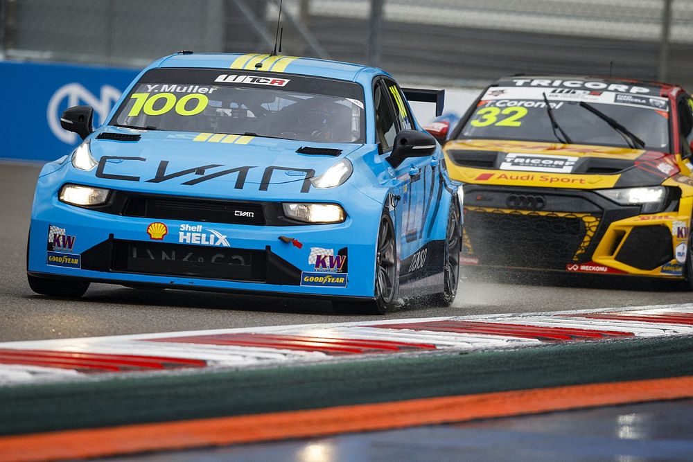 Мюллер выиграл поул WTCR в Сочи, гонщики Lada – последние