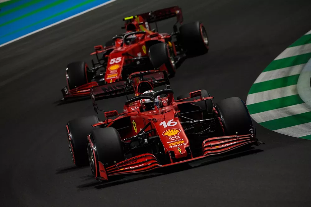 Charles Leclerc, Ferrari SF21, Carlos Sainz Jr., Ferrari SF21