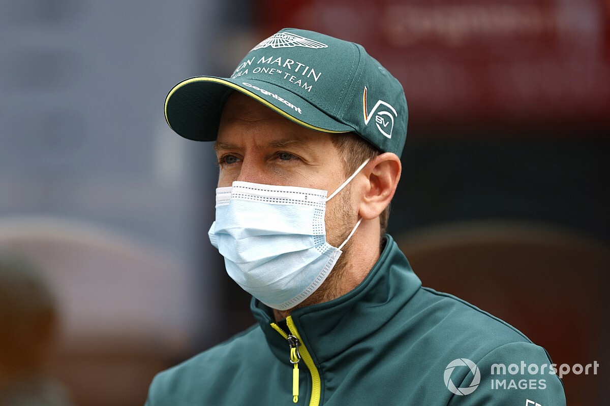 Vettel Belum Pede Kemudikan AMR21