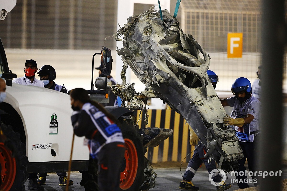 Galeri Foto: Mobil Romain Grosjean Kebakaran