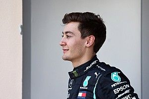 Russell ne se fait "pas d'illusions" face au défi Mercedes