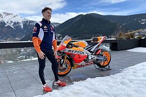 Pol Espargaró reçoit sa Honda à la maison !