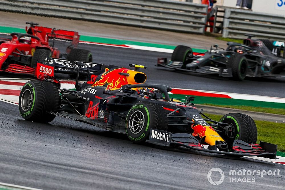 Alex Albon, Red Bull Racing RB16, Sebastian Vettel, Ferrari SF1000