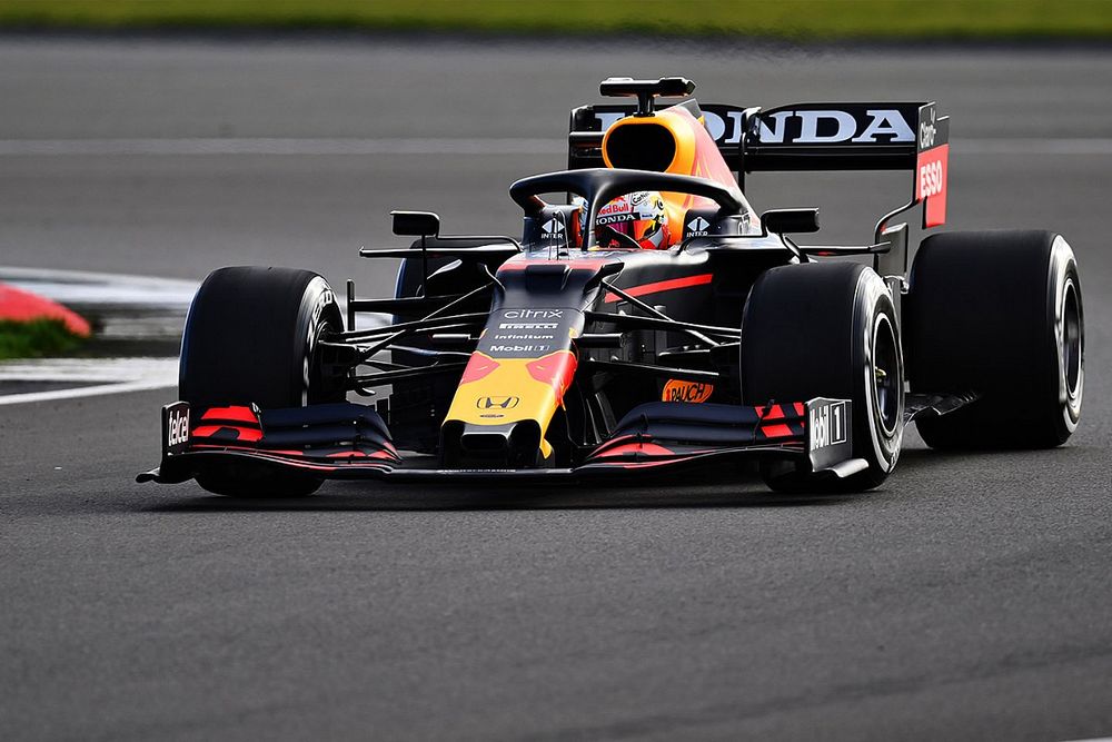 Verstappen viheti pályára először a Red Bullt Bahreinben!