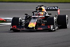 Verstappen viheti pályára először a Red Bullt Bahreinben!