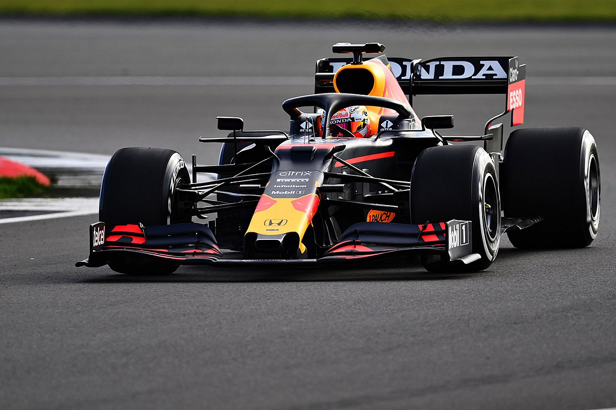 Verstappen viheti pályára először a Red Bullt Bahreinben!