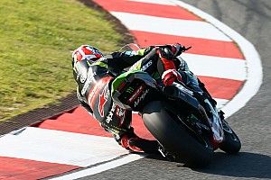 Rea, el mejor del viernes en Portimao a pesar de una caída