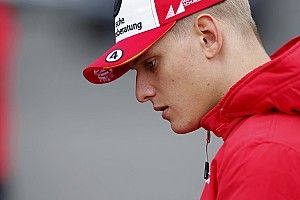 Schumacher l'emporte encore, Ticktum perd pied